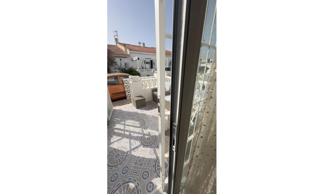 Segunda mano - Bungalow -
Torrevieja - San Luis
