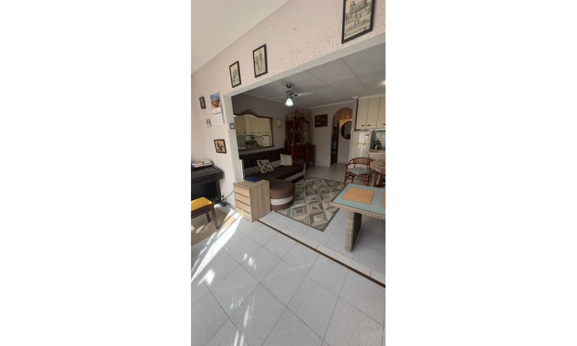 Segunda mano - Bungalow -
Torrevieja - San Luis