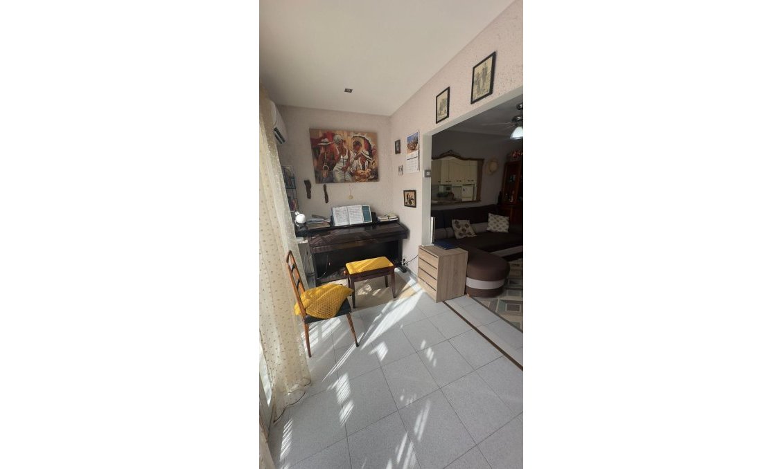Segunda mano - Bungalow -
Torrevieja - San Luis