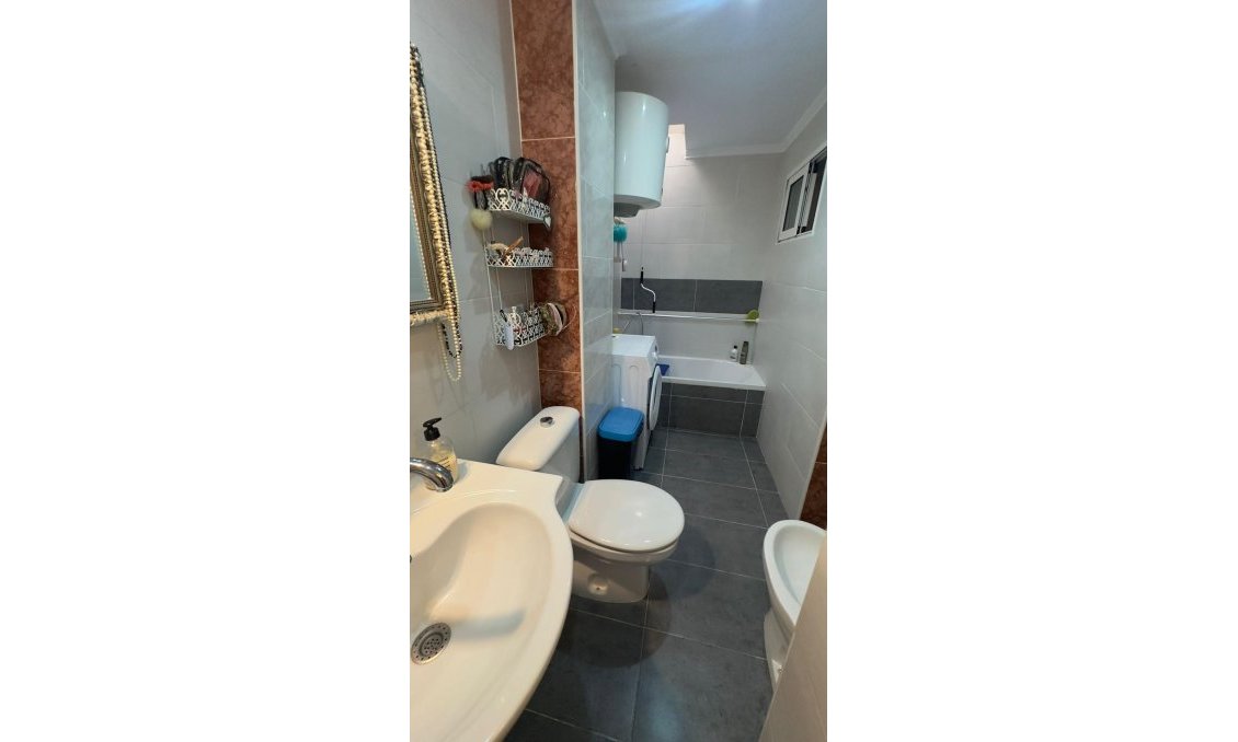 Segunda mano - Bungalow -
Torrevieja - San Luis