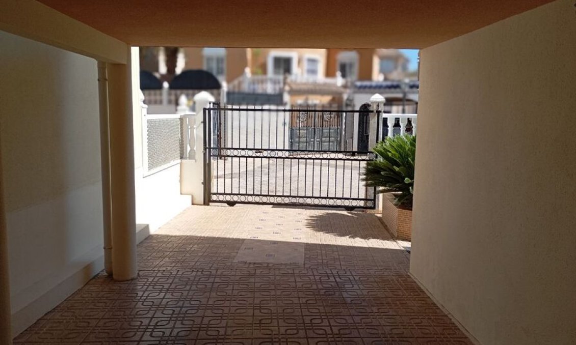 Revente - Villa -
Villamartin - Costa Blanca