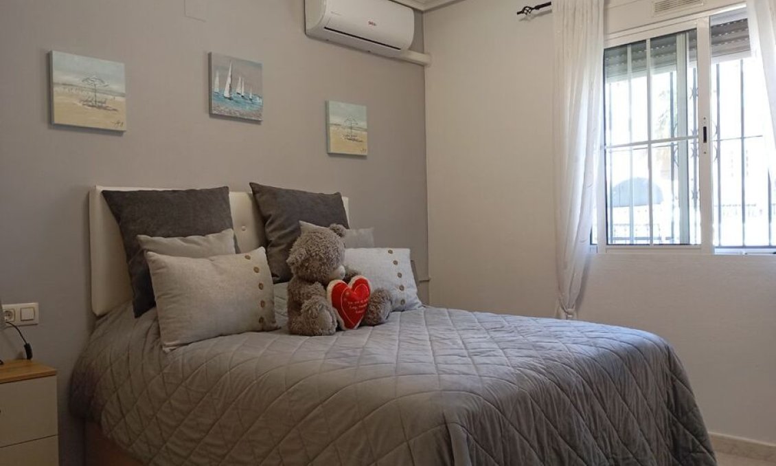 Revente - Villa -
Villamartin - Costa Blanca