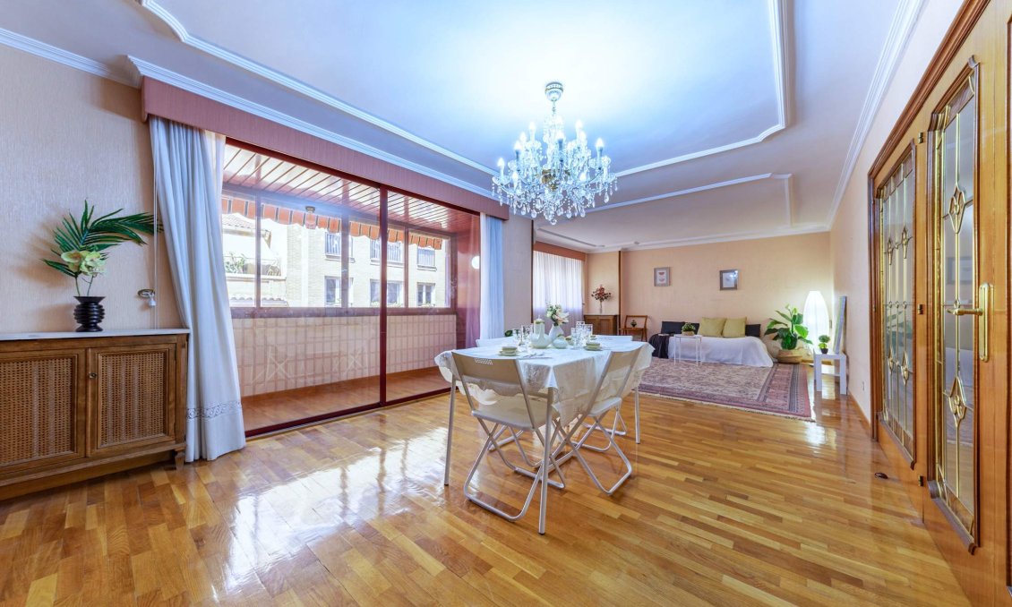 Revânzare - Apartament -
Alicante - Centro