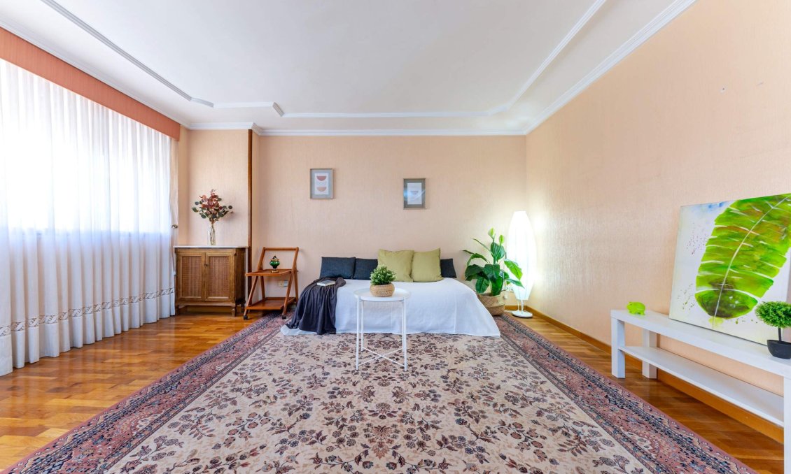 Revânzare - Apartament -
Alicante - Centro