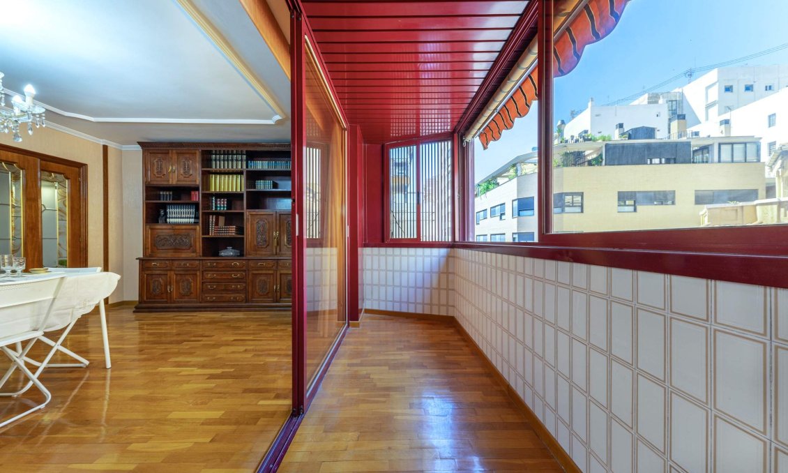 Revânzare - Apartament -
Alicante - Centro