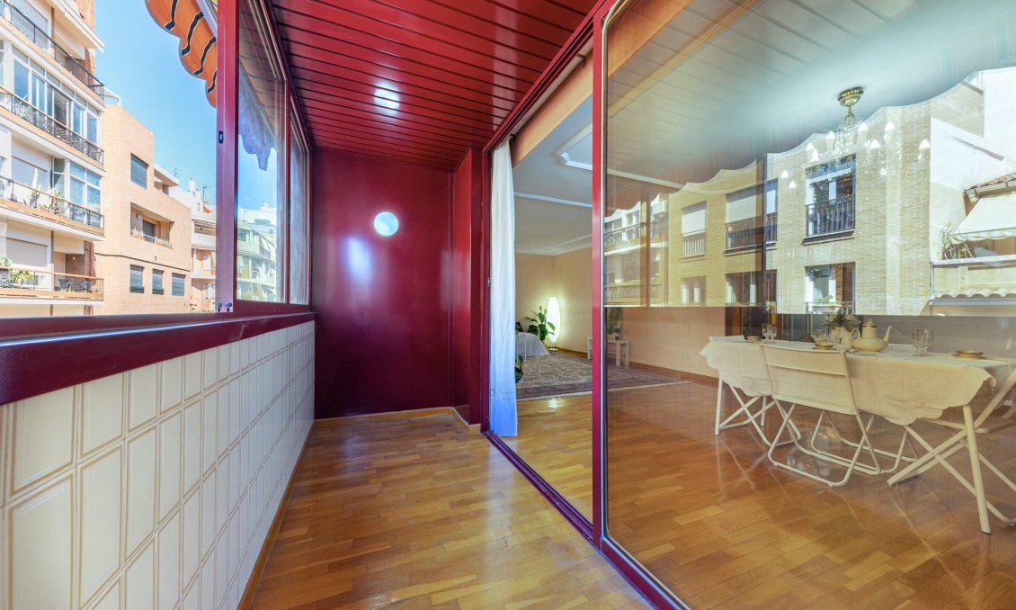 Revânzare - Apartament -
Alicante - Centro