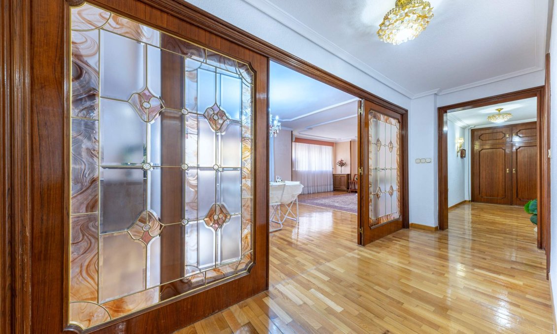 Revânzare - Apartament -
Alicante - Centro