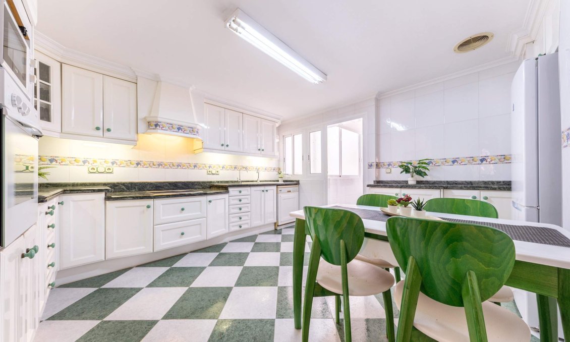 Revânzare - Apartament -
Alicante - Centro