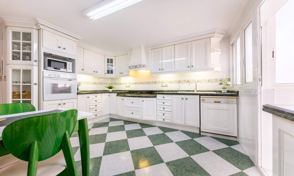 Revânzare - Apartament -
Alicante - Centro