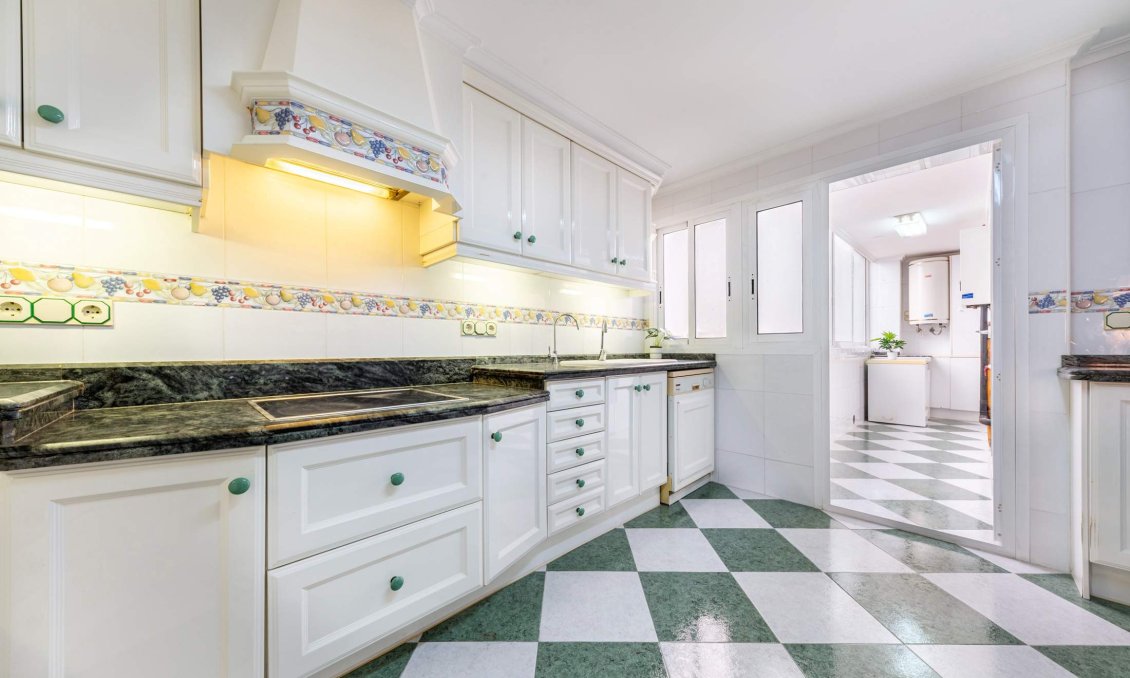 Revânzare - Apartament -
Alicante - Centro