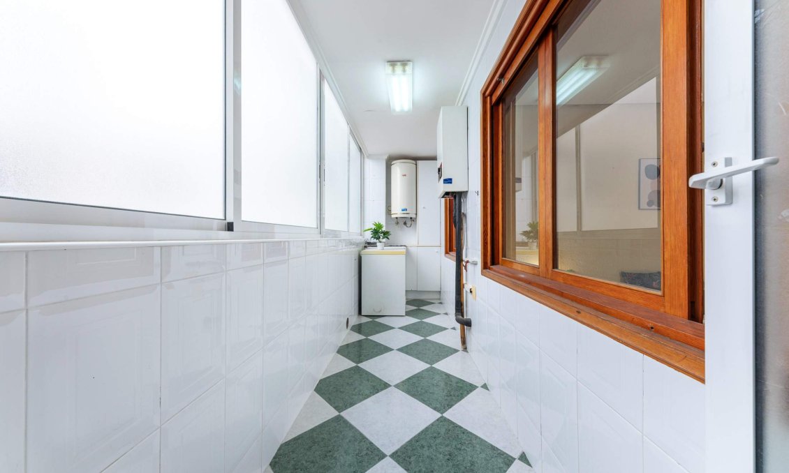 Revânzare - Apartament -
Alicante - Centro