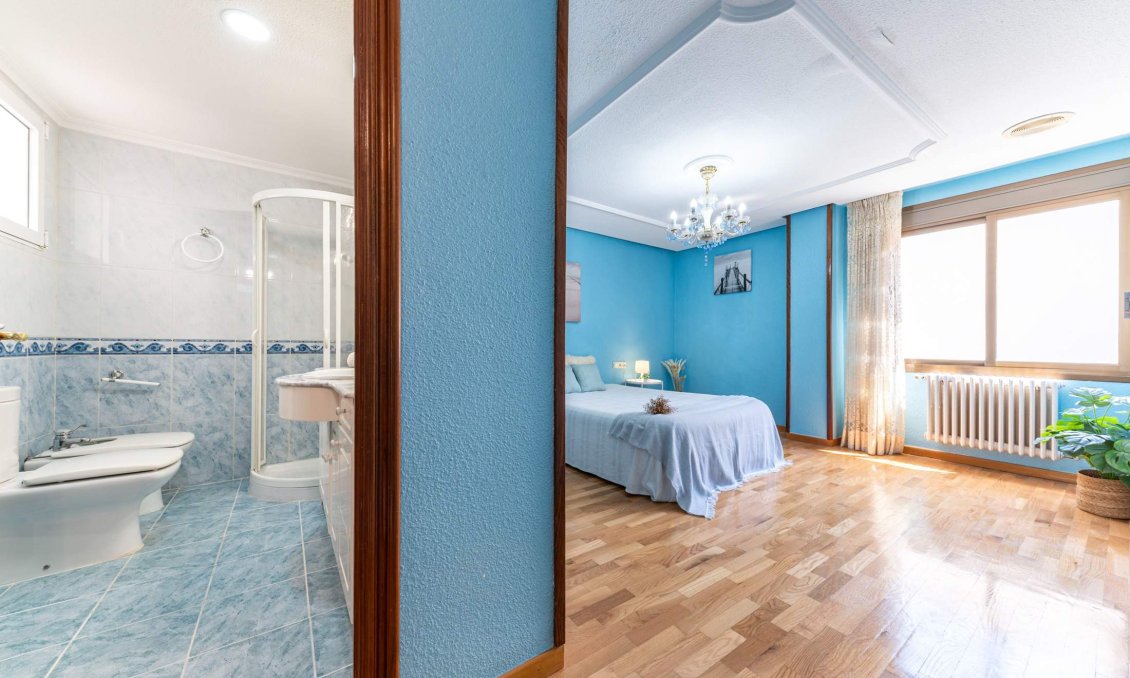 Revânzare - Apartament -
Alicante - Centro