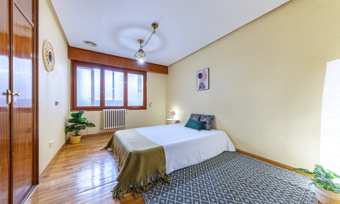 Revânzare - Apartament -
Alicante - Centro