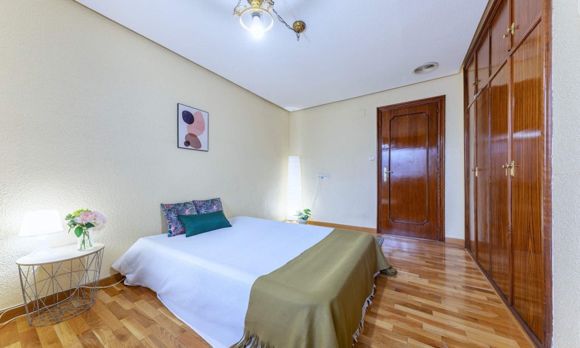 Revânzare - Apartament -
Alicante - Centro