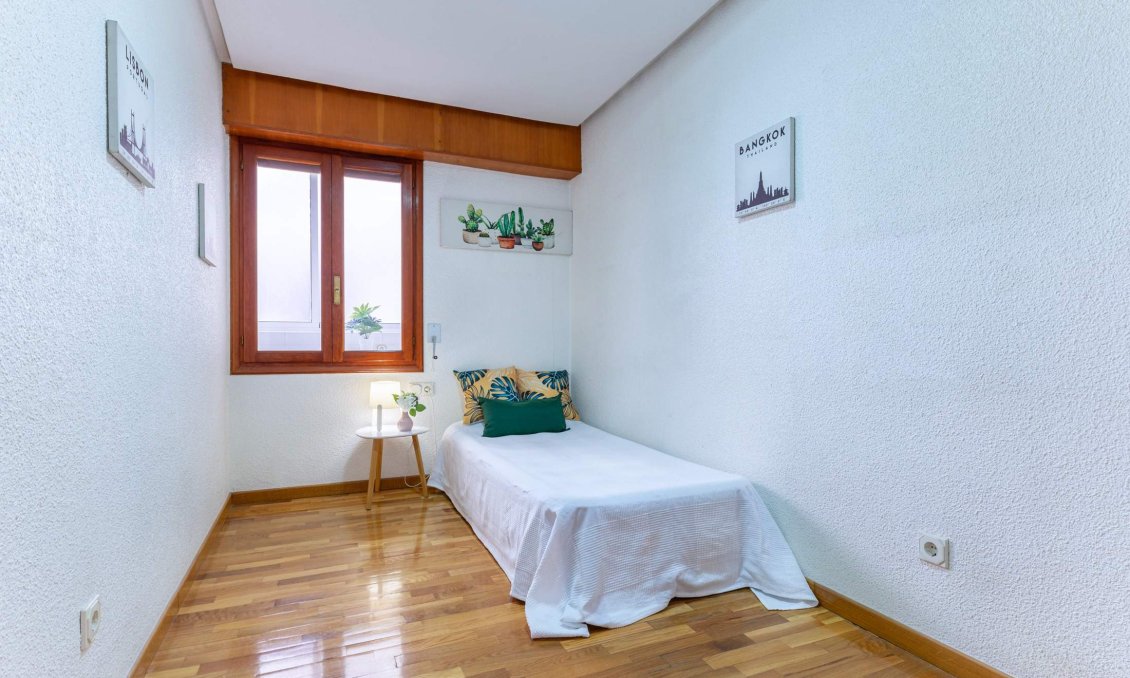 Revânzare - Apartament -
Alicante - Centro