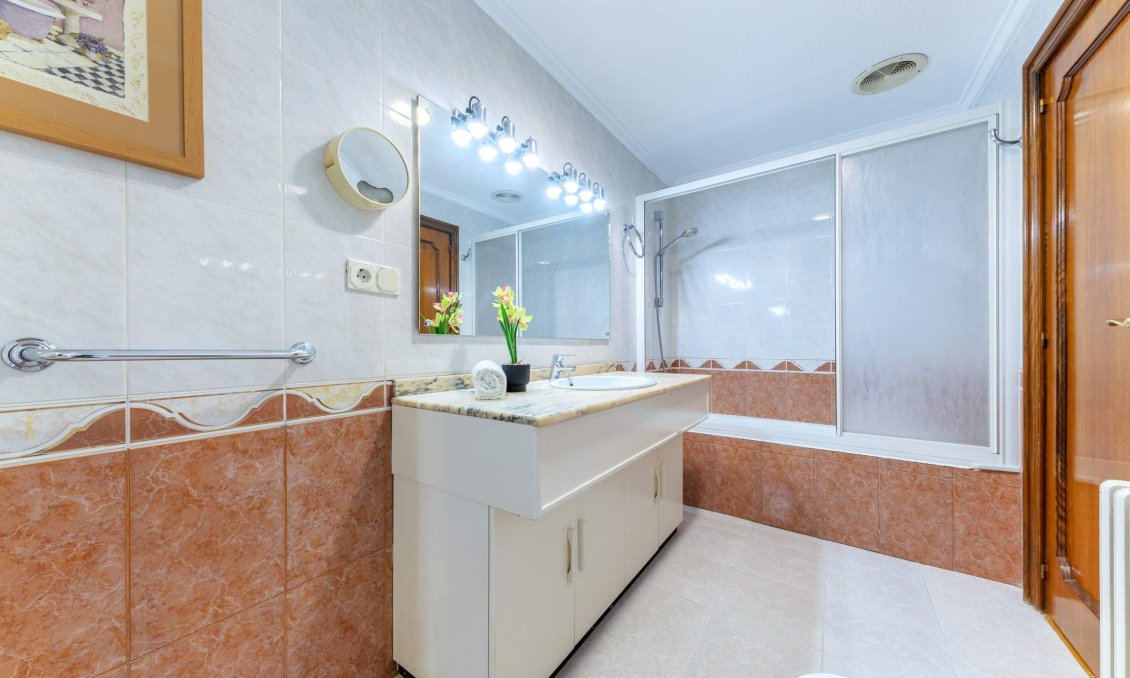 Revânzare - Apartament -
Alicante - Centro