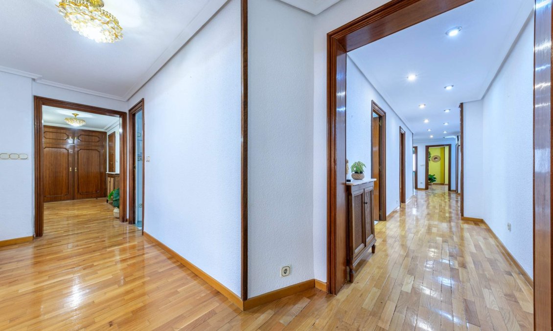 Revânzare - Apartament -
Alicante - Centro