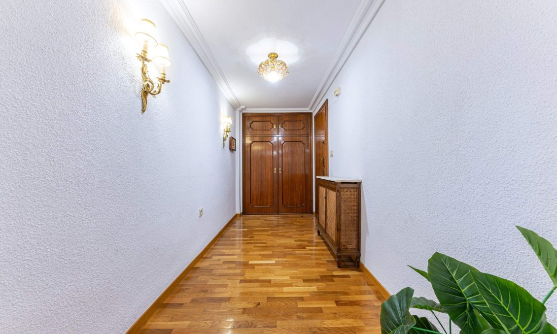Revânzare - Apartament -
Alicante - Centro