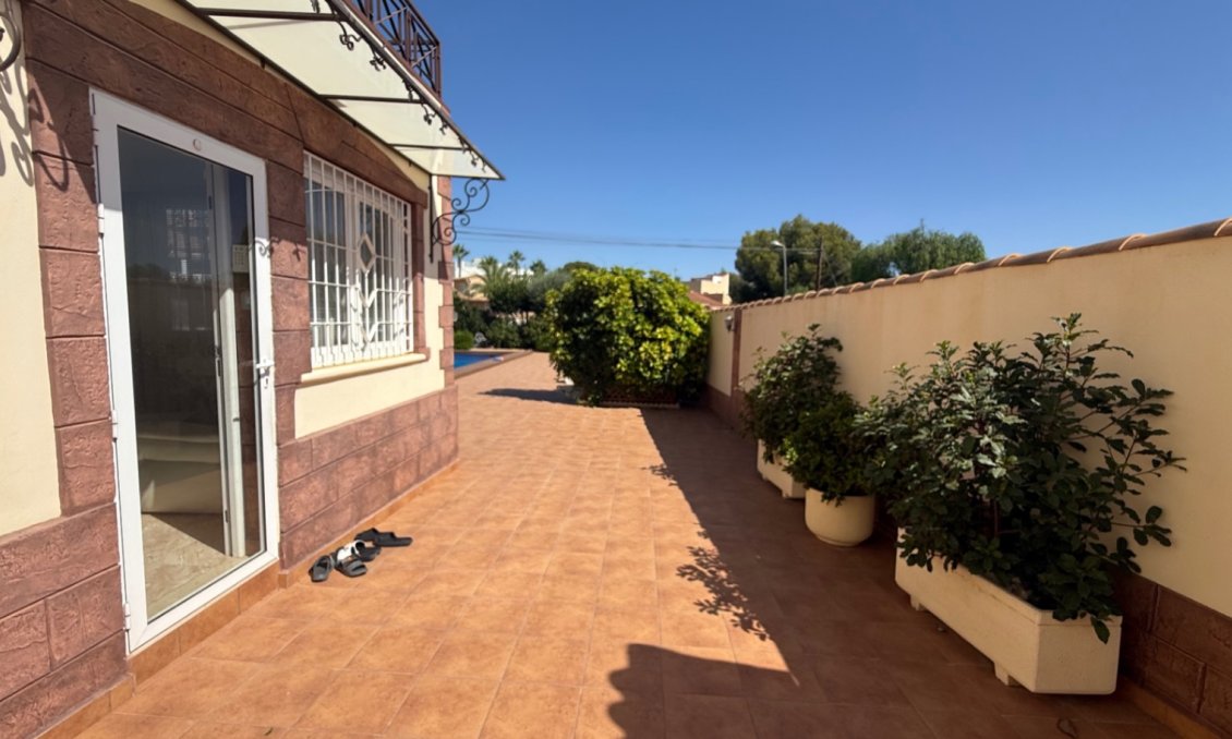 Segunda mano - Villa -
Torrevieja - Costa Blanca