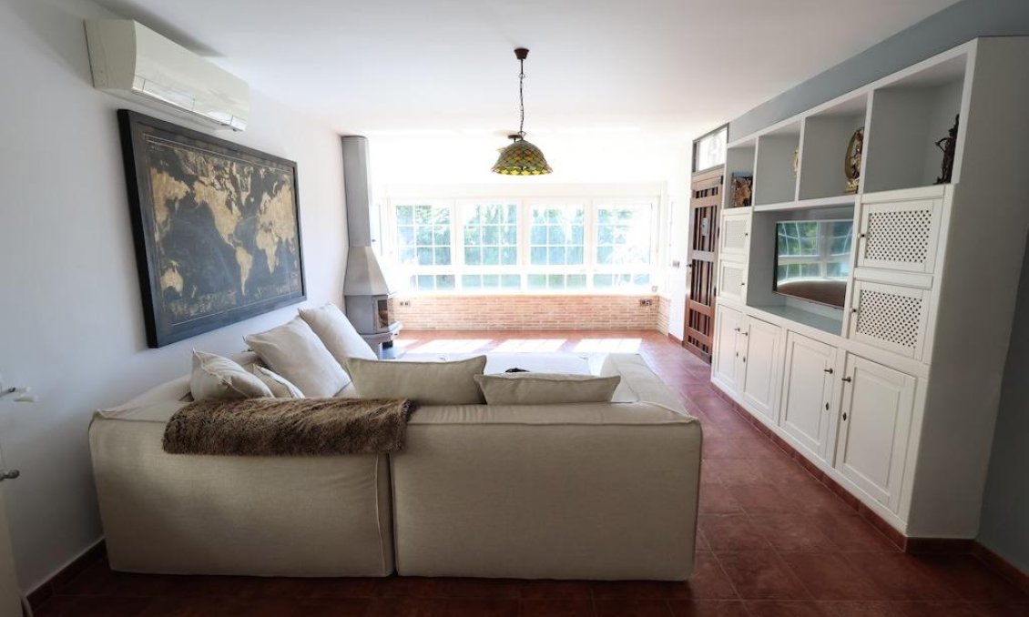 Resale - Villa -
Orihuela Costa - Costa Blanca