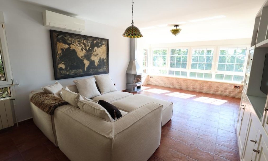 Resale - Villa -
Orihuela Costa - Costa Blanca