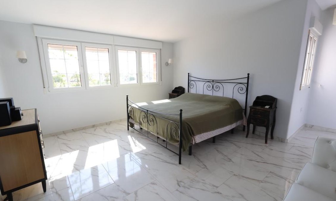Resale - Villa -
Orihuela Costa - Costa Blanca