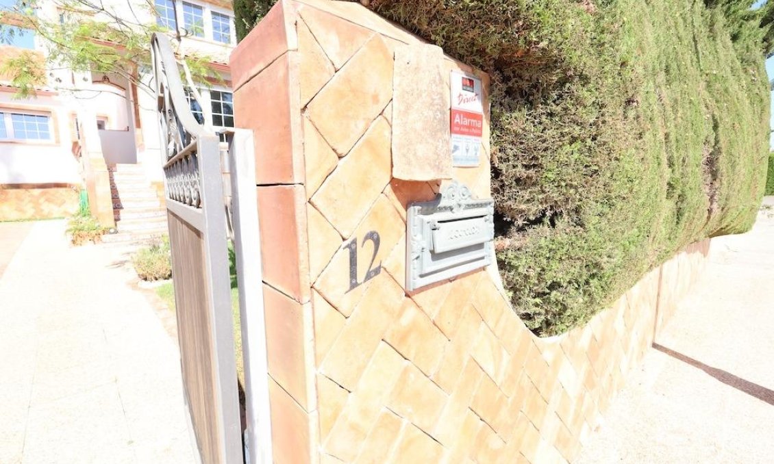 Resale - Villa -
Orihuela Costa - Costa Blanca