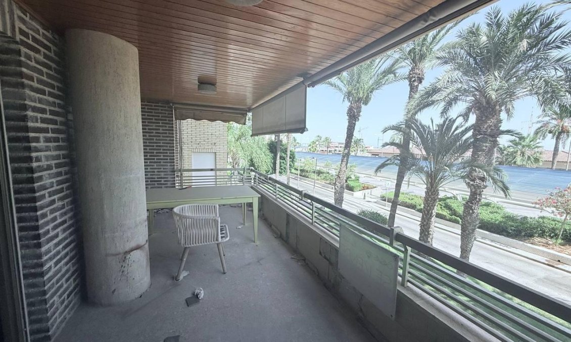 Segunda mano - Apartamento -
Torrevieja - Puerto