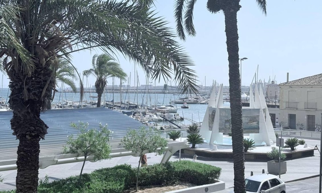 Segunda mano - Apartamento -
Torrevieja - Puerto