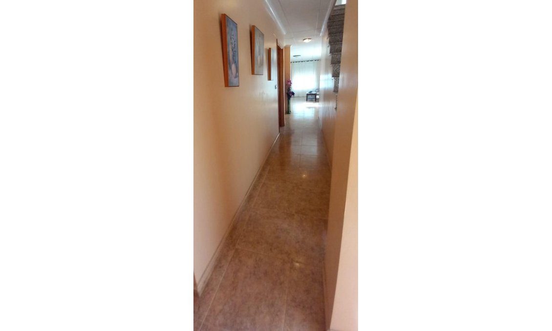 Segunda mano - Town House -
Torrevieja - Nueva Torrevieja