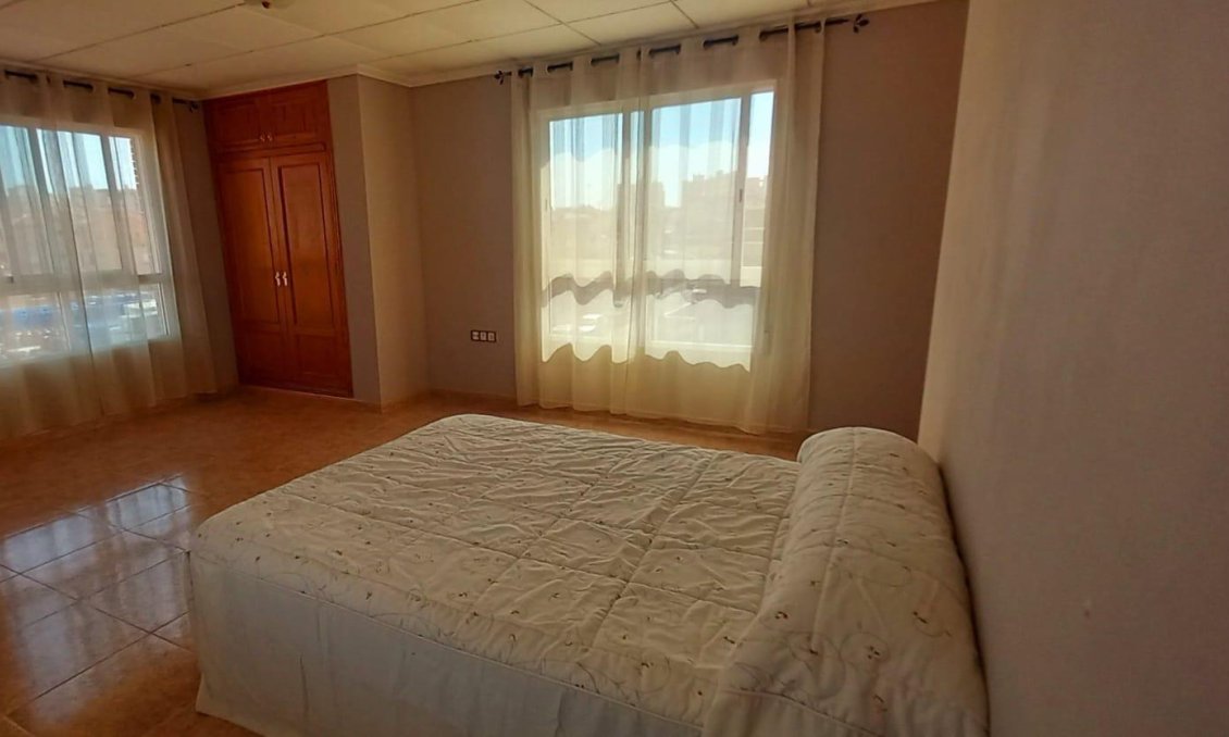 Segunda mano - Town House -
Torrevieja - Nueva Torrevieja