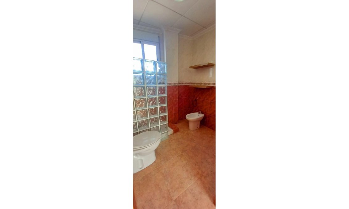 Segunda mano - Town House -
Torrevieja - Nueva Torrevieja
