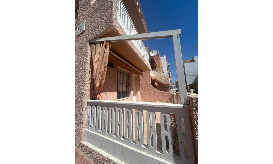 Segunda mano - Town House -
Torrevieja - Centro