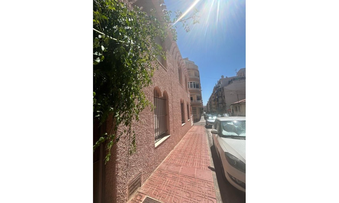 Segunda mano - Town House -
Torrevieja - Centro