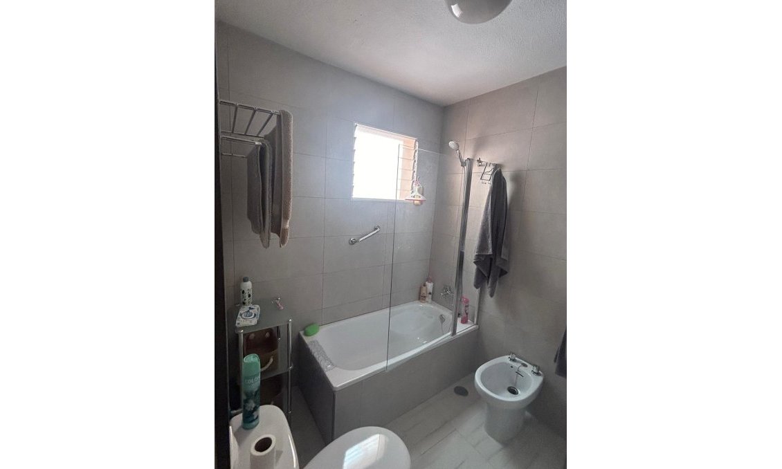 Segunda mano - Town House -
Torrevieja - Centro