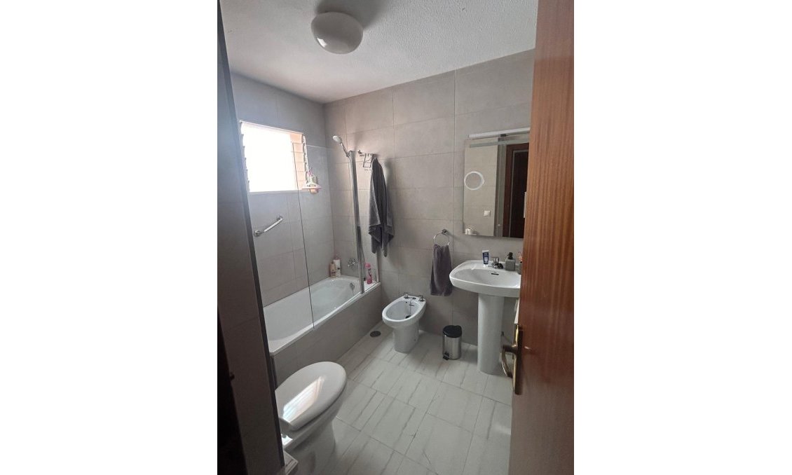 Segunda mano - Town House -
Torrevieja - Centro