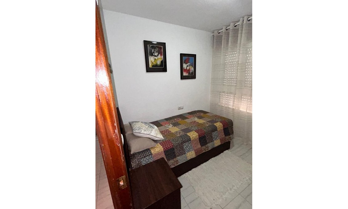 Segunda mano - Town House -
Torrevieja - Centro