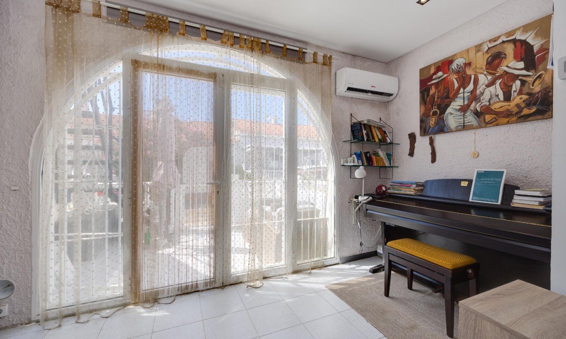 Resale - Bungalow -
Torrevieja - San Luis