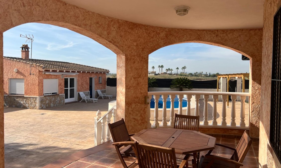 Resale - Villa -
Dolores - Cmno. Escorredor