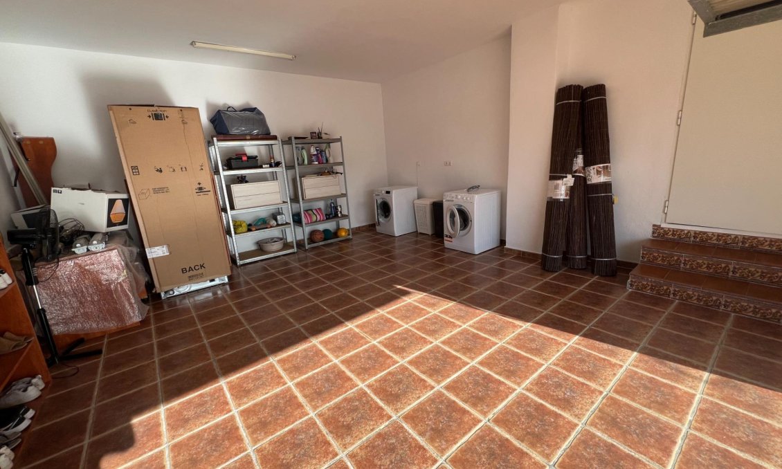 Resale - Villa -
Dolores - Cmno. Escorredor
