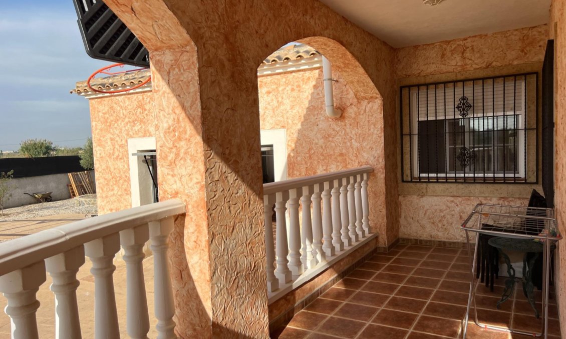 Resale - Villa -
Dolores - Cmno. Escorredor