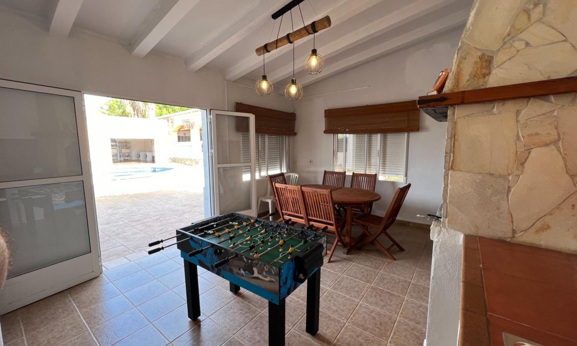Resale - Villa -
Dolores - Cmno. Escorredor