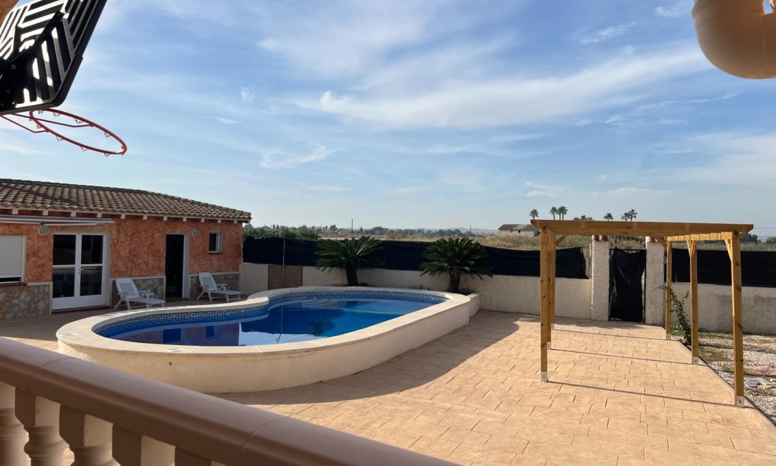 Resale - Villa -
Dolores - Cmno. Escorredor