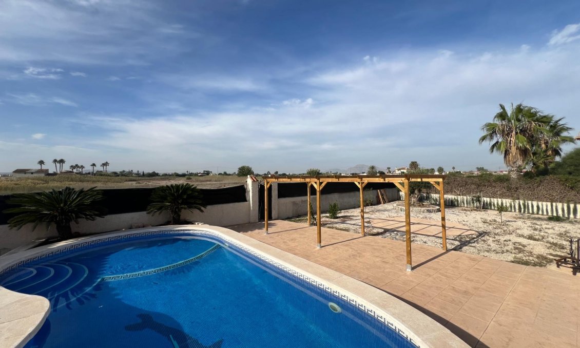 Resale - Villa -
Dolores - Cmno. Escorredor