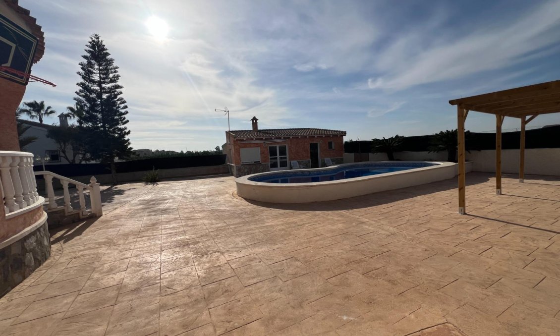 Resale - Villa -
Dolores - Cmno. Escorredor