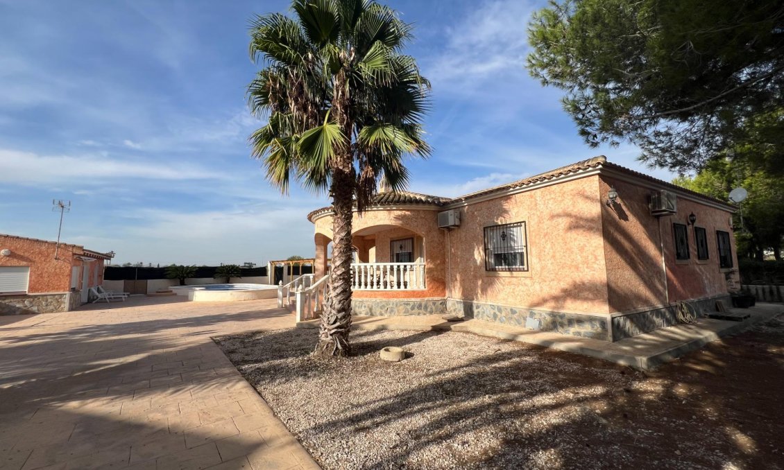 Resale - Villa -
Dolores - Cmno. Escorredor