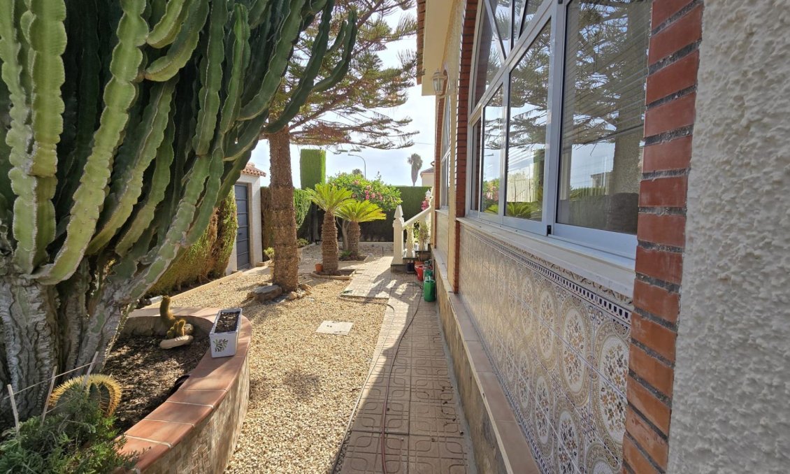 Segunda mano - Villa -
Torrevieja - Costa Blanca