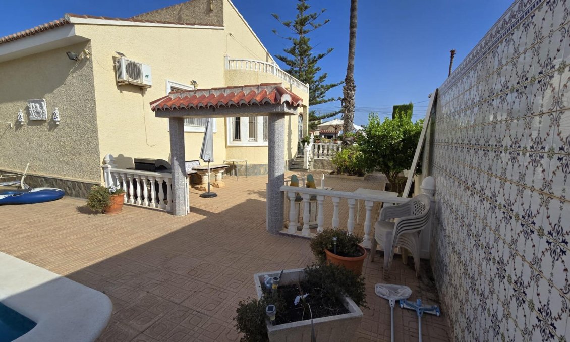 Segunda mano - Villa -
Torrevieja - Costa Blanca