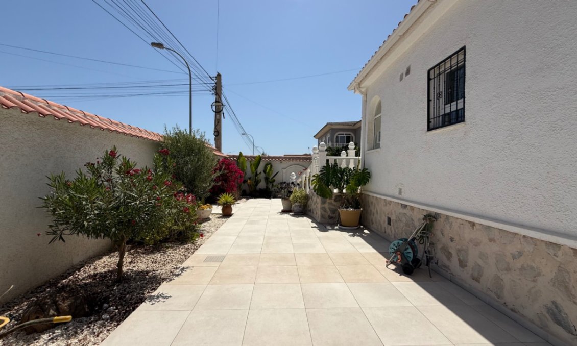 Segunda mano - Villa -
Torrevieja - Costa Blanca