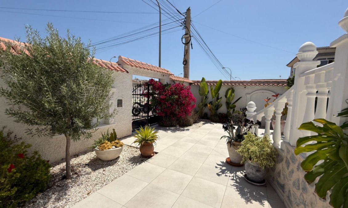 Segunda mano - Villa -
Torrevieja - Costa Blanca